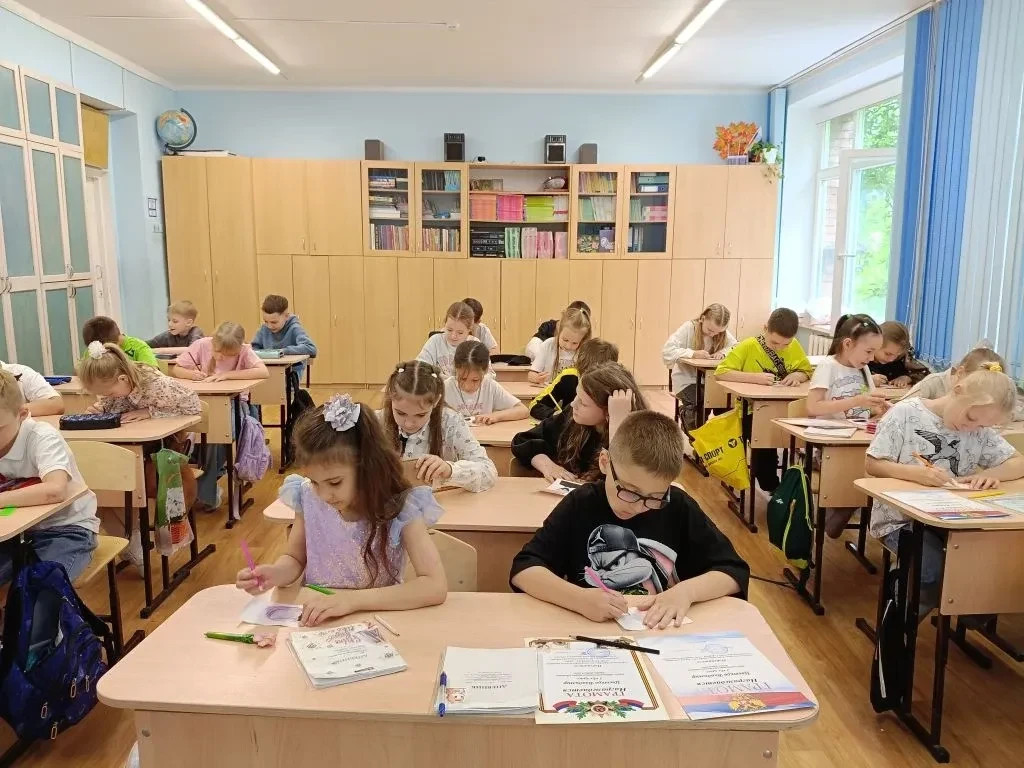 🎓Завершился учебный год для 2 «Е» класса, гордо носящего имя «Орлята России». Классный руководитель 