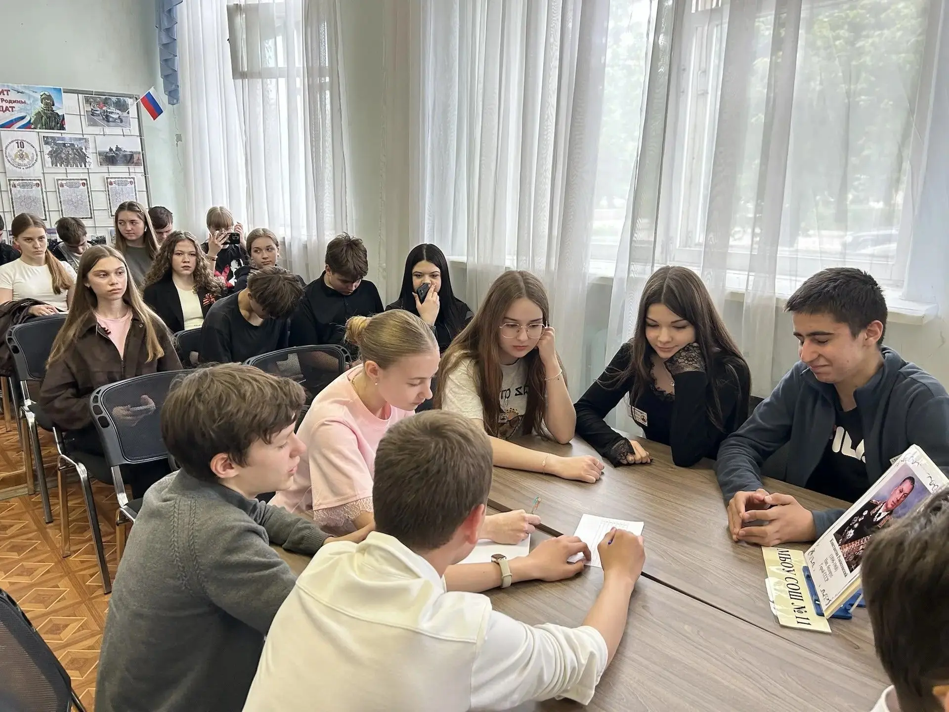 ✅В преддверии празднования Великой Победы, сотрудники ЦБ им. М. Горького провели литературно-музыкал