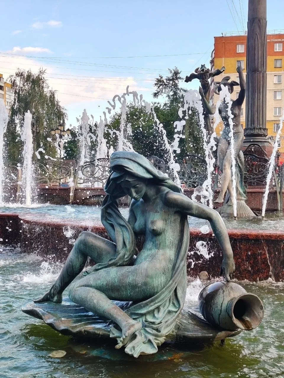 На площади Молодежи
