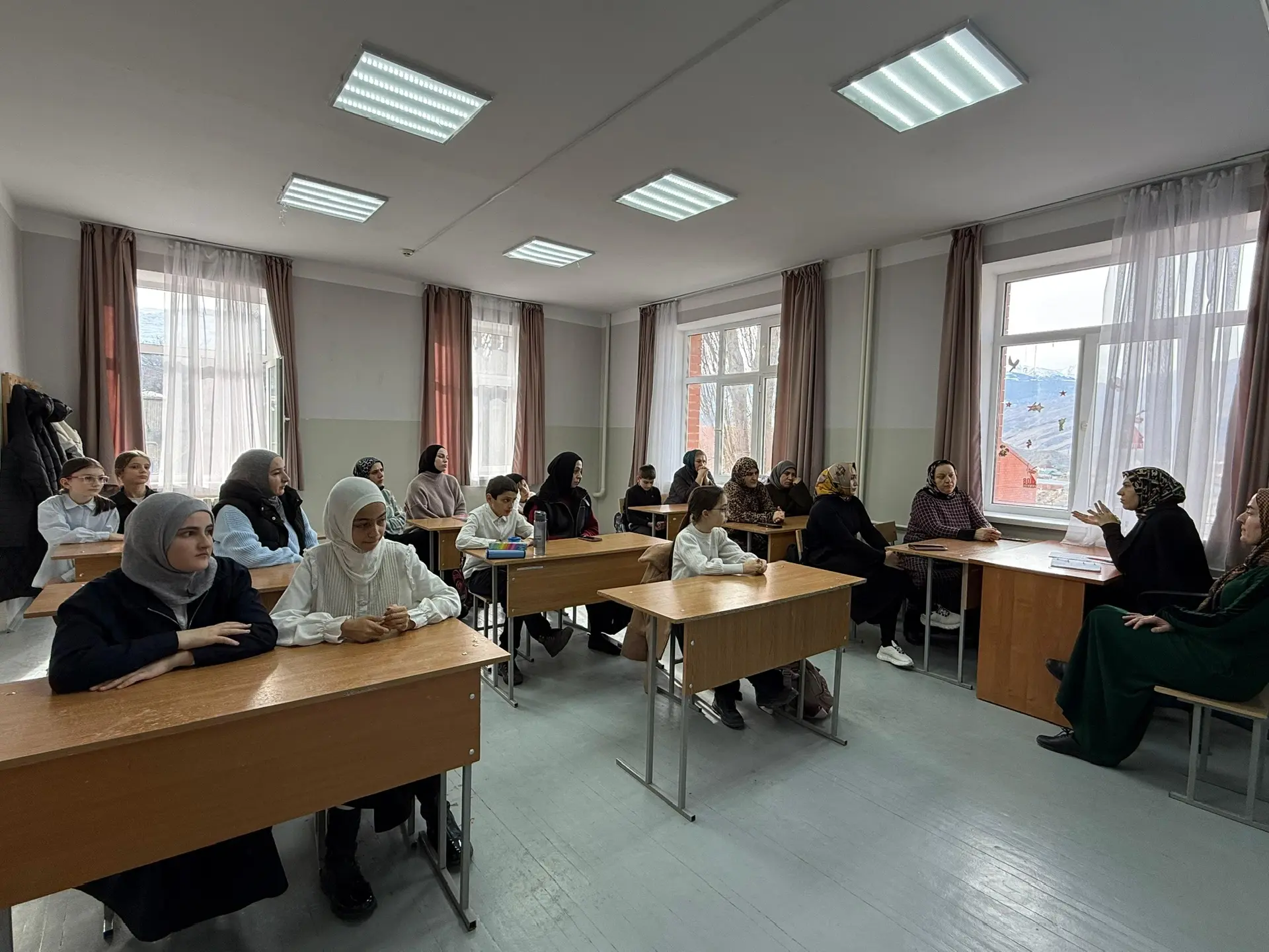 В МКОУ «Ботлихская СОШ №3» состоялась важная и актуальная встреча с родителями обучающи...