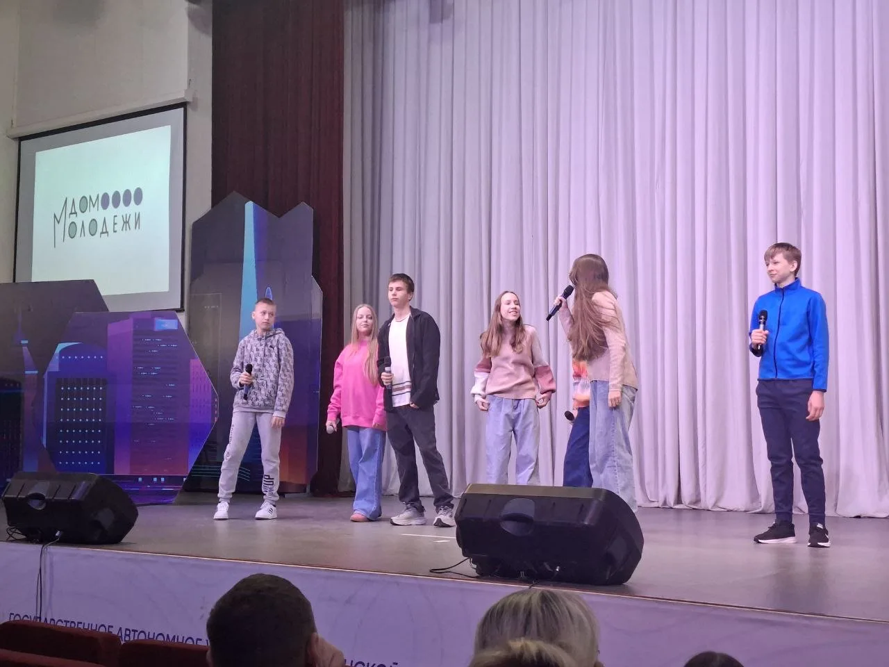🎉Наши «Ребята школьного двора» выступили на школьном этапе Детского КВН! 🎤  Они не просто играли — о
