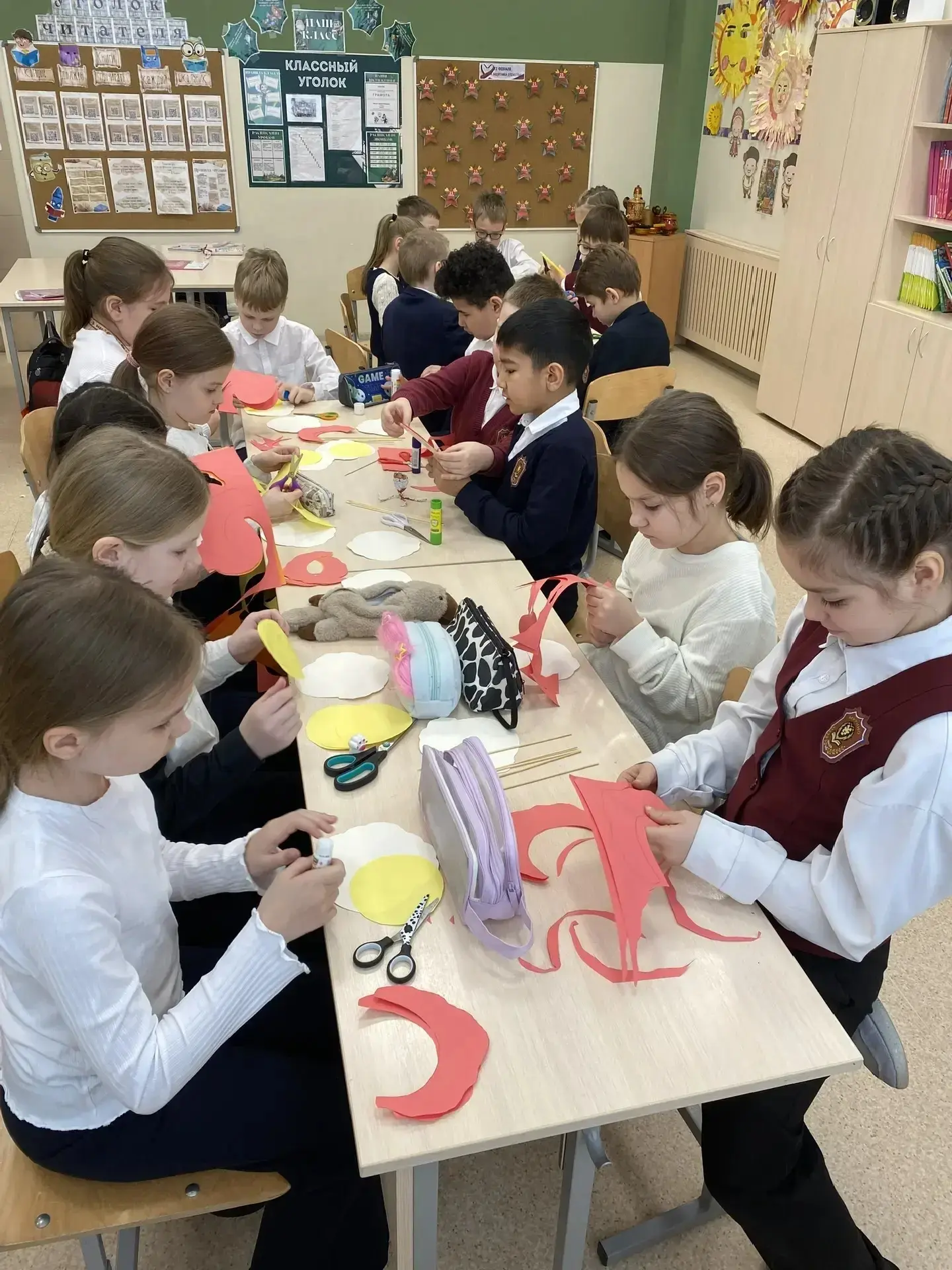 Учащиеся 2-З класса с радостью встретили один из самых любимых народных праздников — Масленицу!   В 