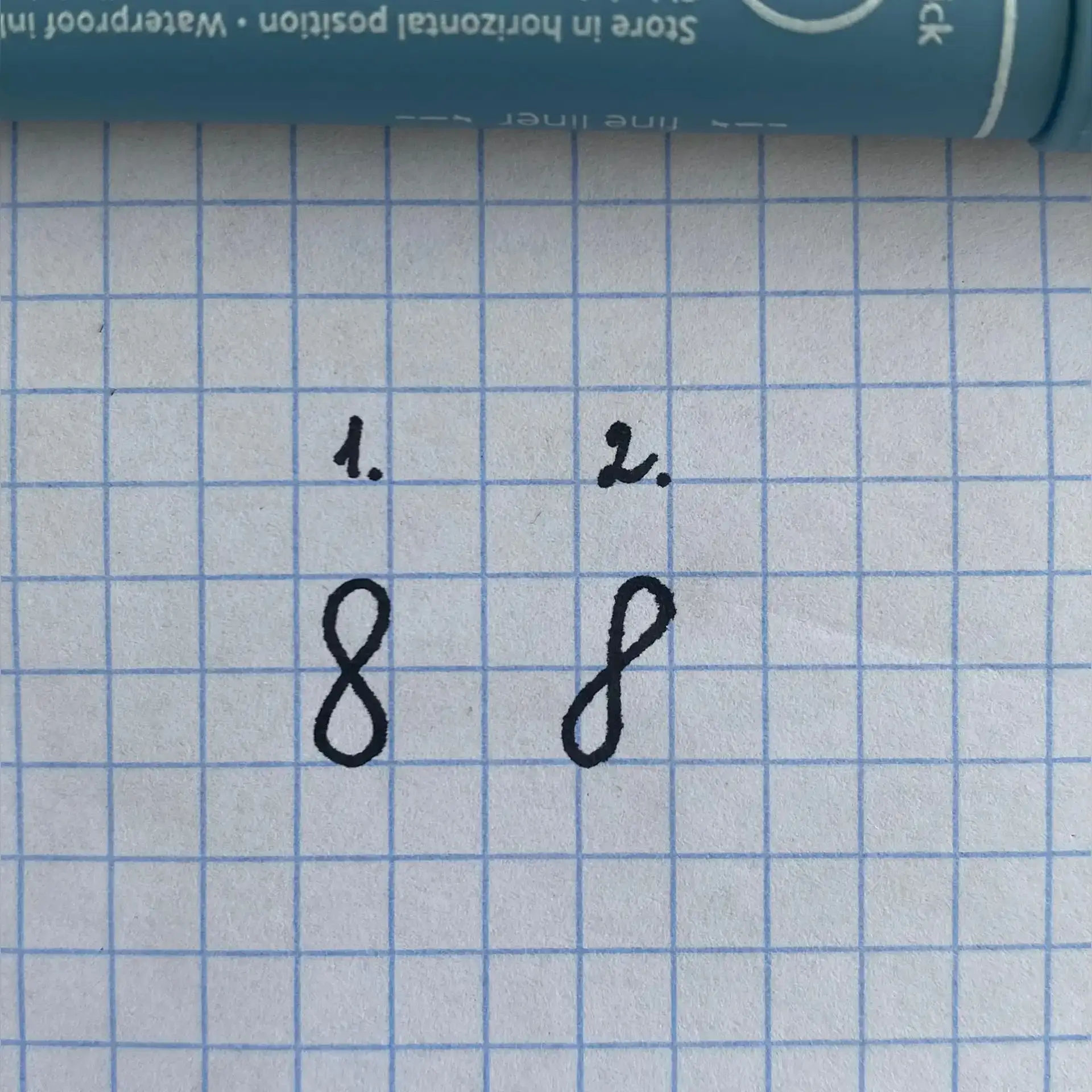 Какая 8-ка написана правильно? Ответ по ссылке здесь https://max.ru/join/qKYzC3vON-qLhX...