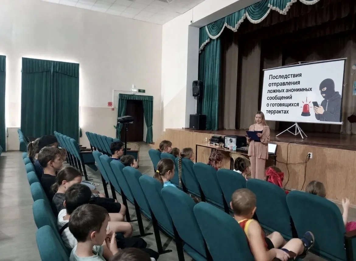Работники МКУК Бурукшунское СКО провели информационную беседу о последствиях отправления ложных анон