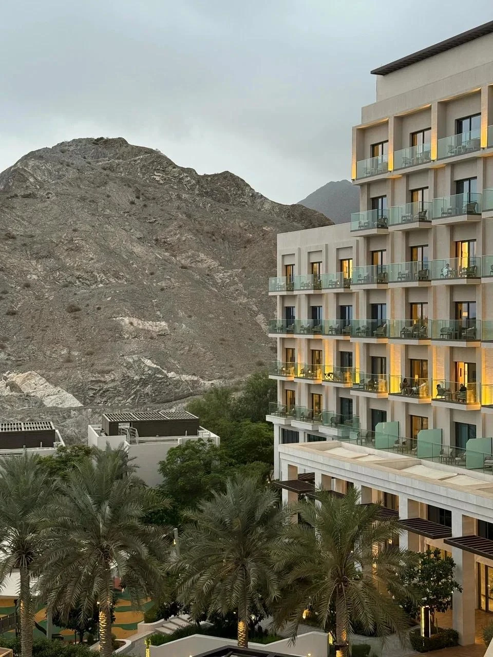 🌊 ФУДЖЕЙРА: УЕДИНЁННЫЙ ОТДЫХ МЕЖДУ ГОРАМИ И МОРЕМ 🌊