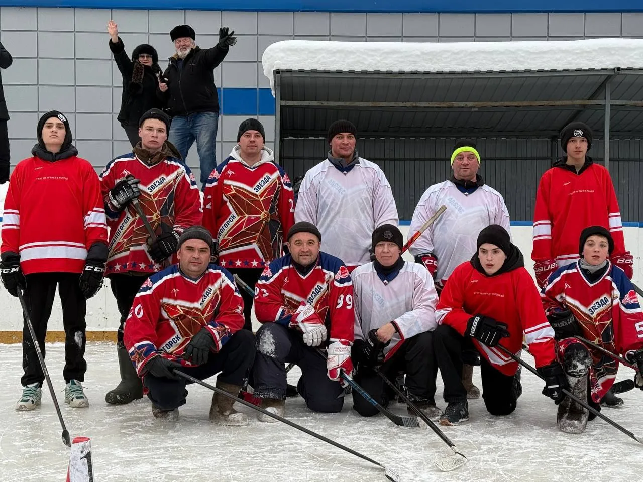 🏒 Рождественский турнир в Каслях!

Сегодня город Касли стал центром праздничного хоккея! На льду ра