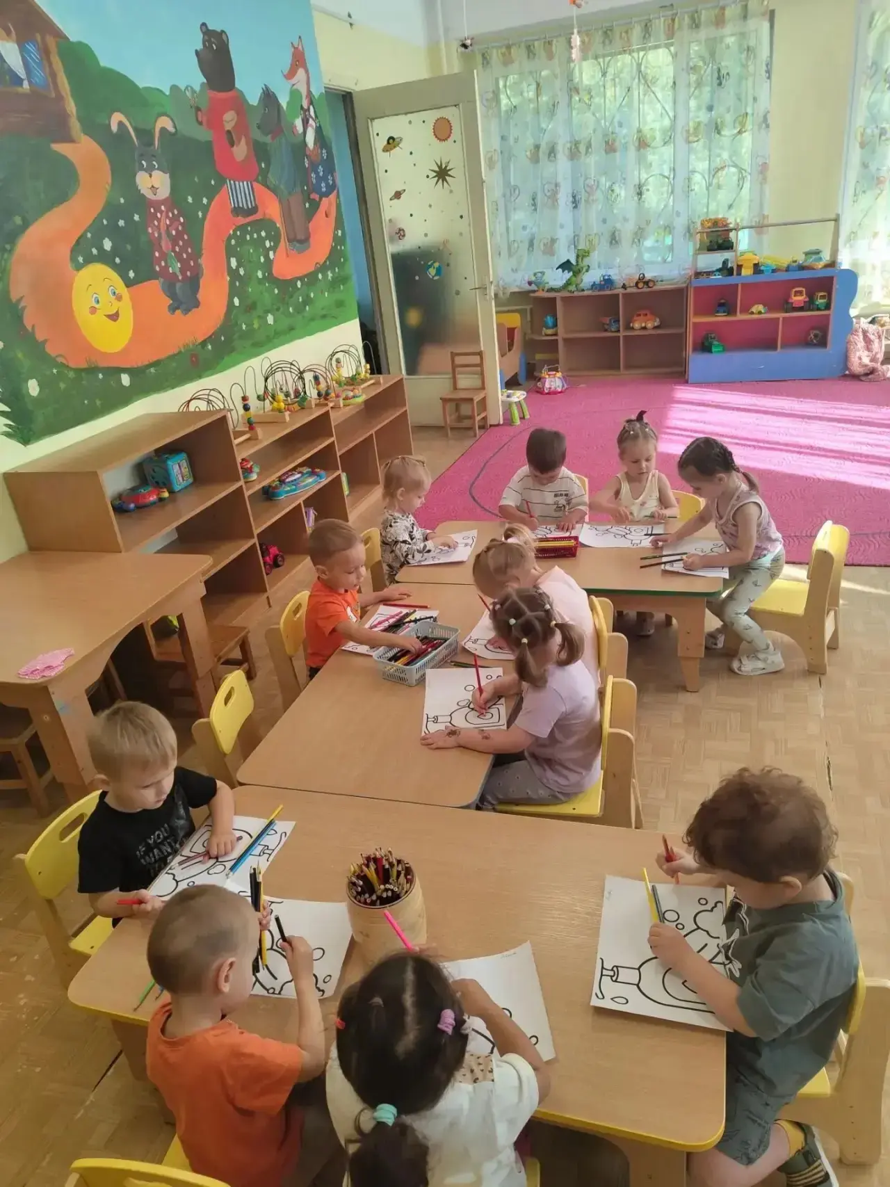 2 ясельки очень активно проводят лето с книгами, театром и рисованием ❤️