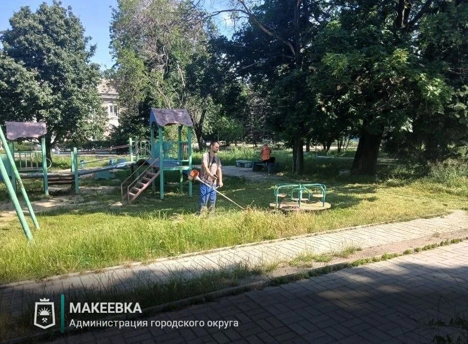 В Макеевке продолжают борьбу с сорной и карантинной травой