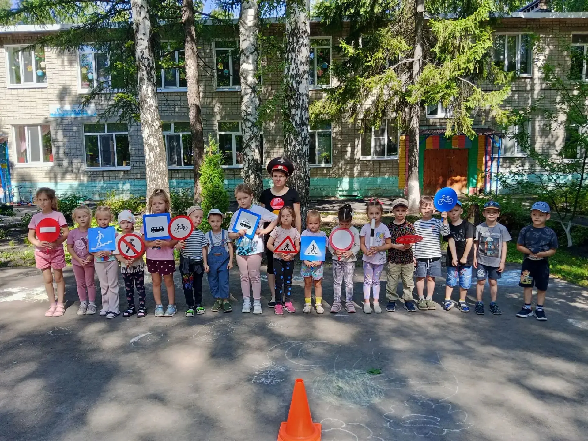 День светофора: весело и безопасно! 👍