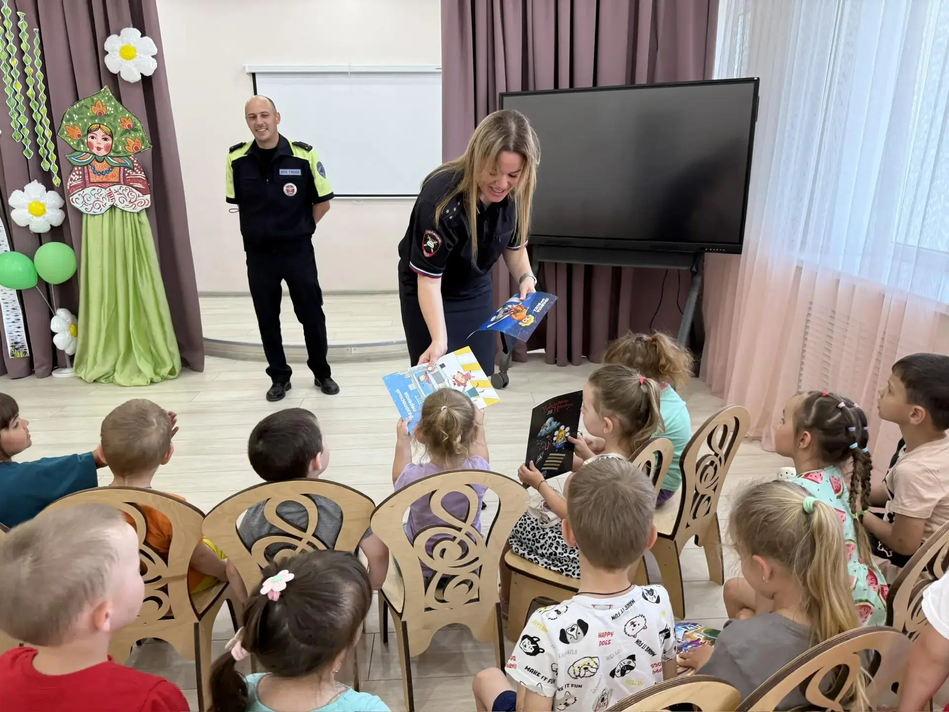 🚗👮‍♀️👮‍♂️ Сегодня к нам в гости приходили настоящие герои — инспекторы ГИБДД! 🚔