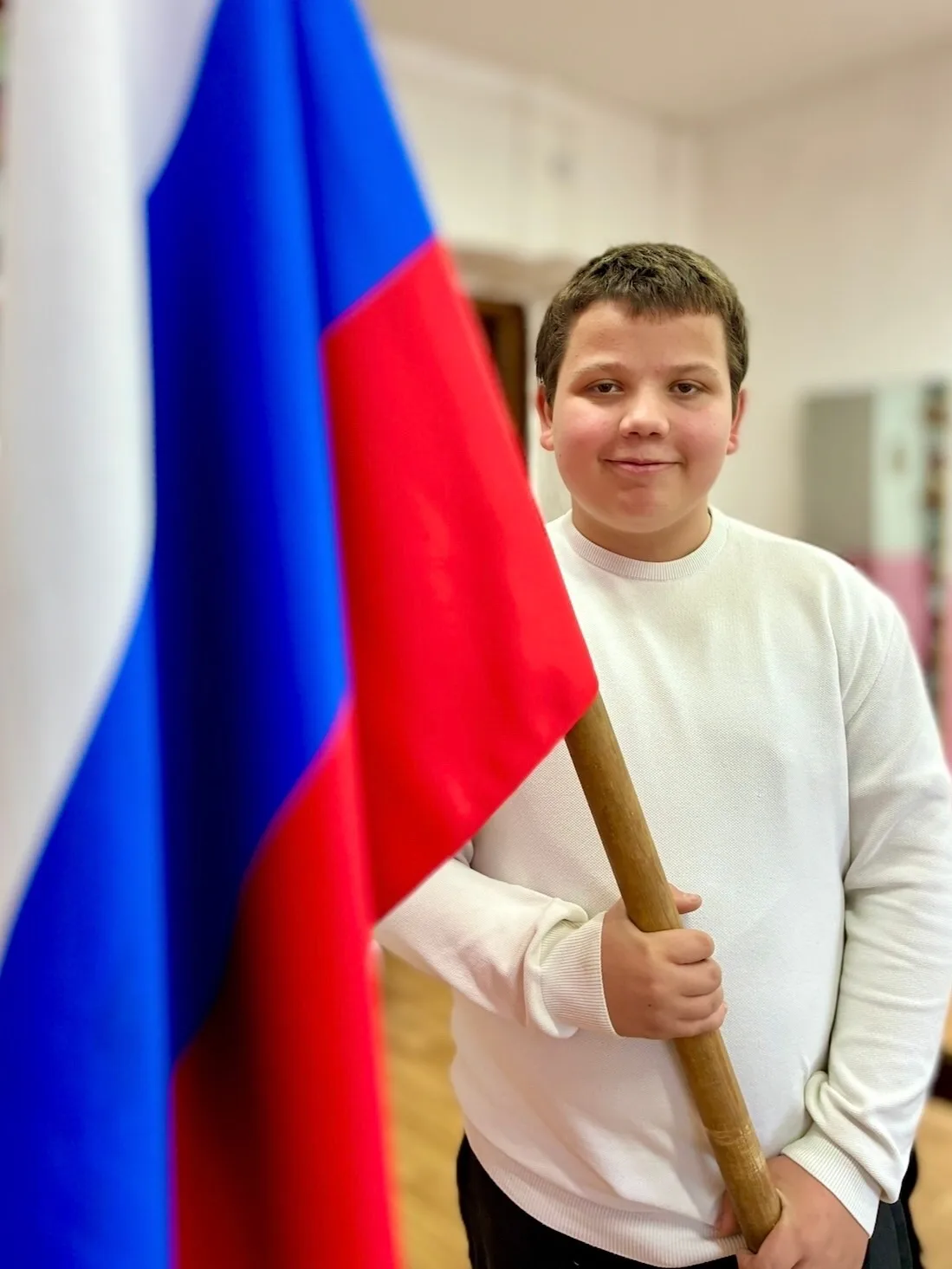🇷🇺 Вынос флага РФ и провели Разговоры о Важном про ценностях, которые нас объединяют.