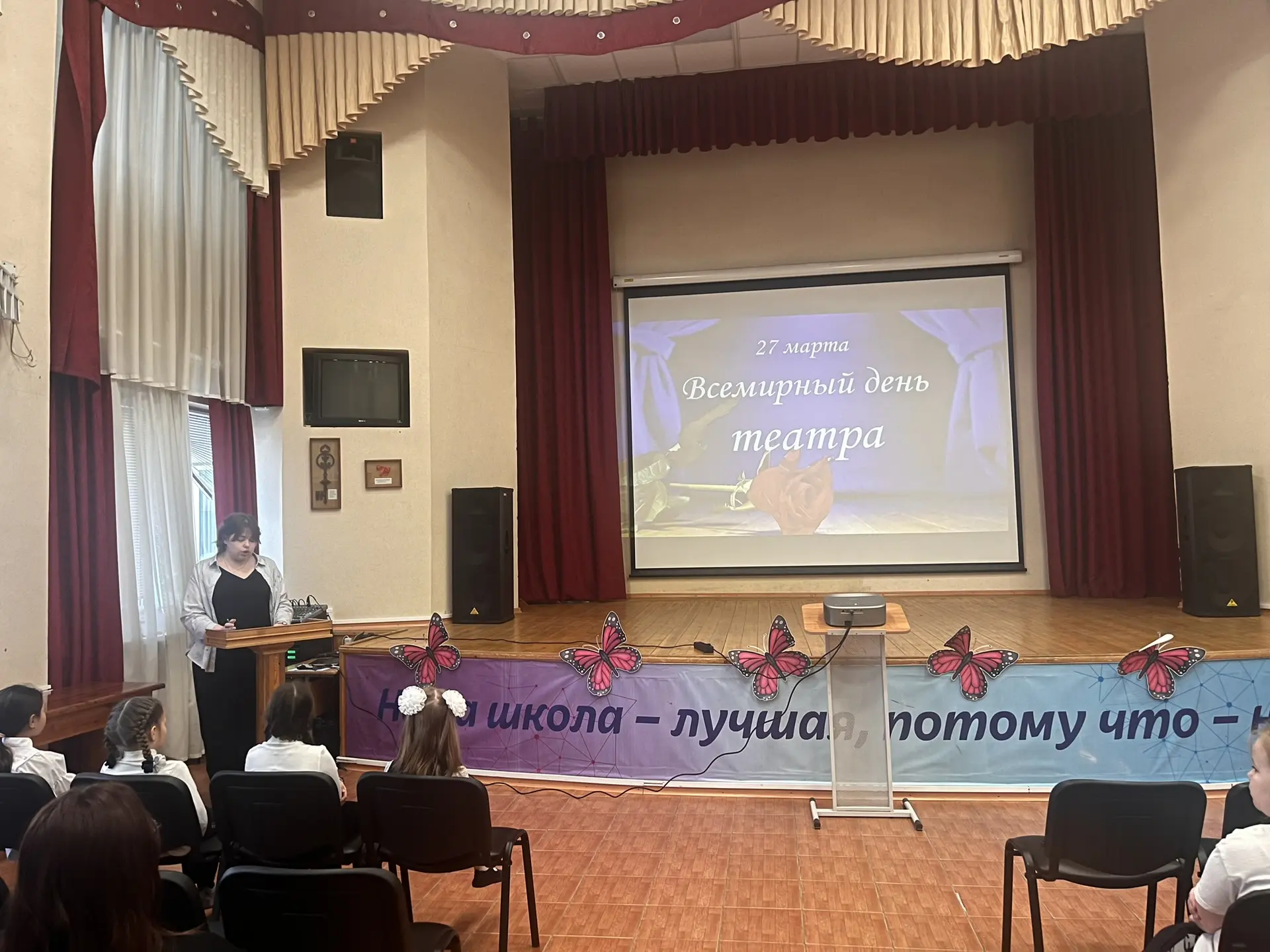 🇷🇺 По сложившейся традиции каждую неделю мы начинаем с Торжественной церемонии поднятия Государствен