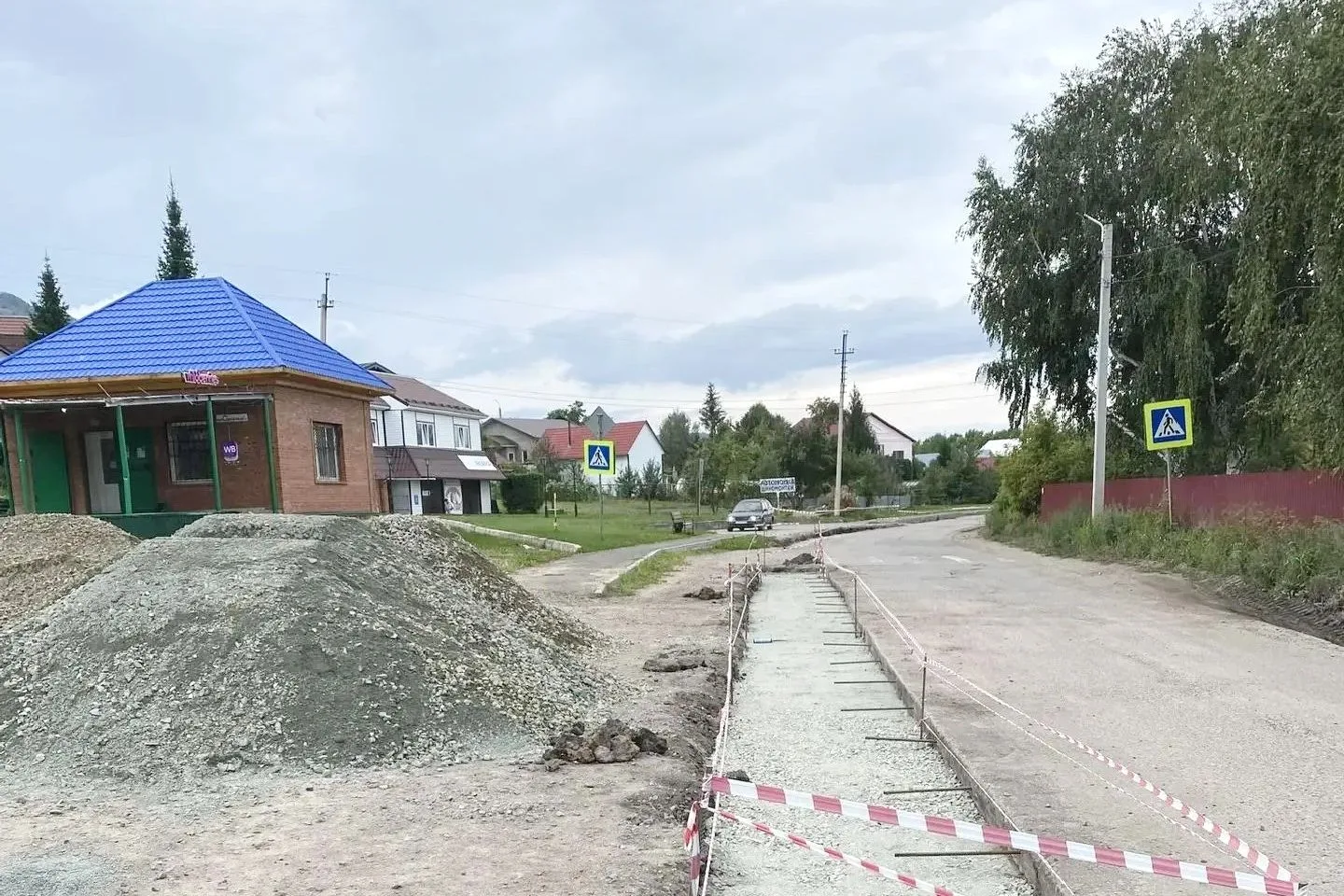 ПОДРЯДЧИК НАЧАЛ РАБОТЫ ПО РЕМОНТУ ДОРОГИ НА УЛИЦЕ СТРОИТЕЛЕЙ В БЕЛОКУРИХЕ