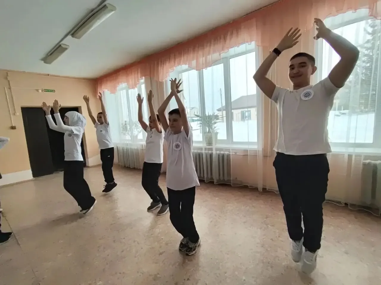 💪Члены отряда СМС-дети МБОУ «Малоелгинская СОШ» провели флешмоб под названием «Жить зд...