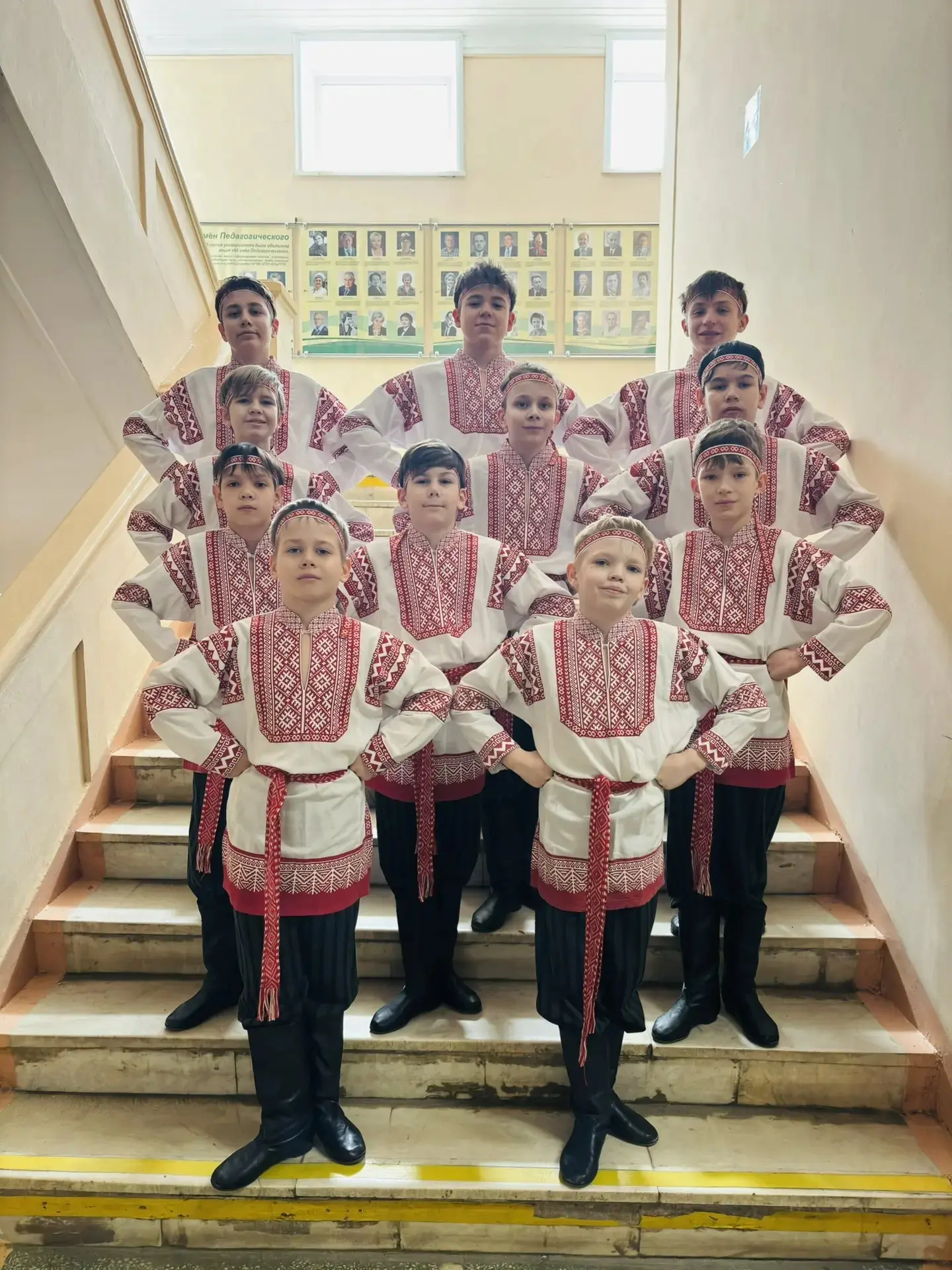 🎓 Сегодня наши танцевальные коллективы "Планета детства" и "Браво, парни!" стали частью большого и т