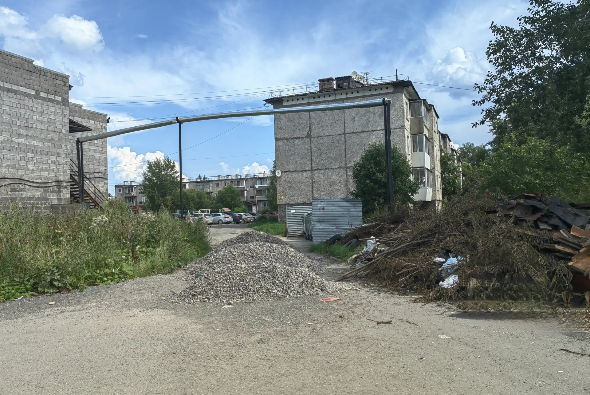От подписчика
Четвертый пост про двор Гагарина 11в. После третьего поста, на прошлой неделе, в ямы к