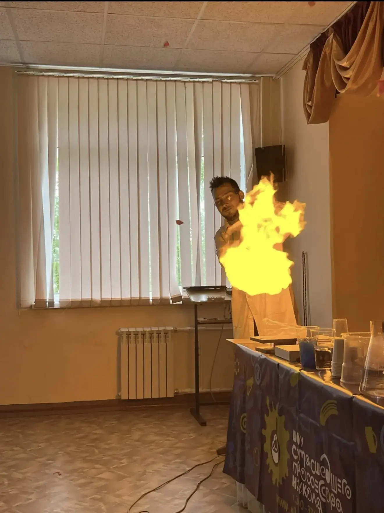 Химия — это магия, только с формулами 🧪✨

В наш лагерь приезжал сам профессор Николя — и это было ч