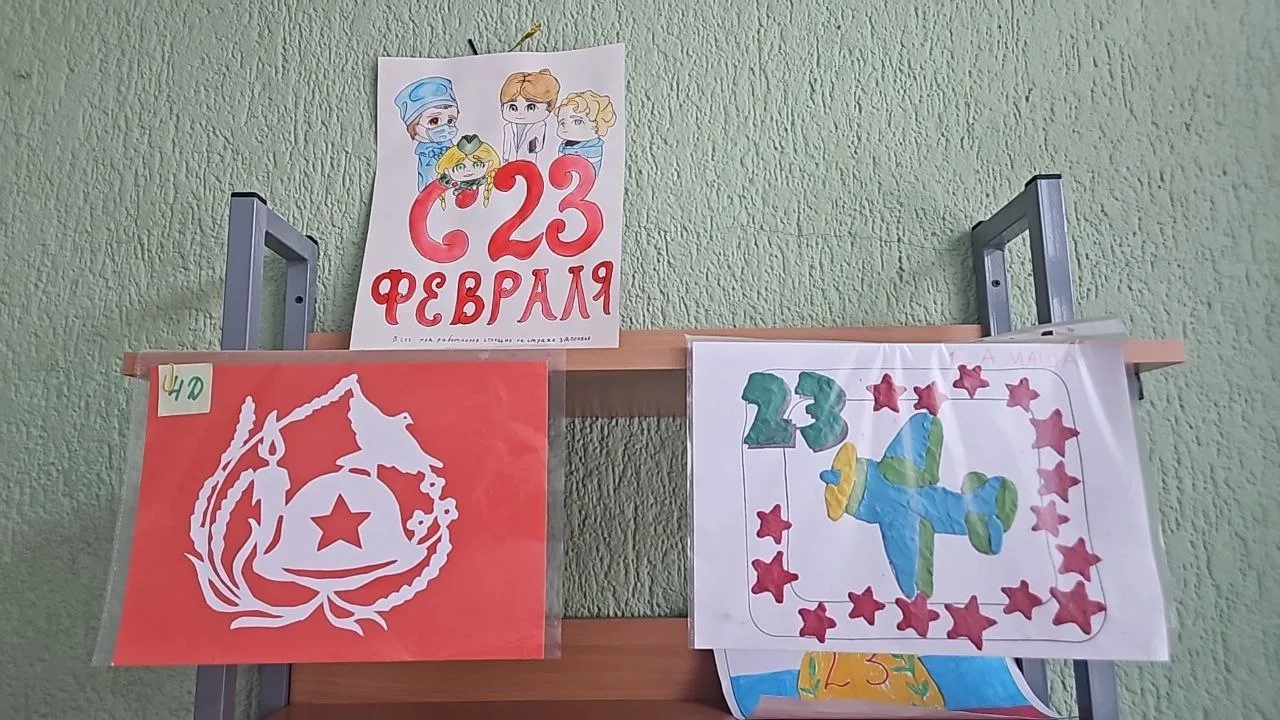С 24.02 по 27.02 в нашей школе проходит выставка «Наши защитники». Это мероприятие направлено на пат