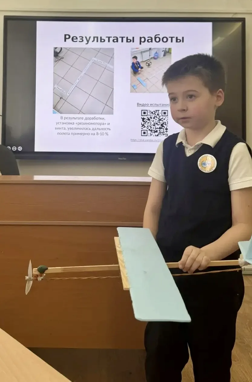 🙇🏼‍♂️🙇🏻‍♀️Сегодня в ИТШ — день юных гениев!  В нашей школе прошла научно-практическая конференция «С