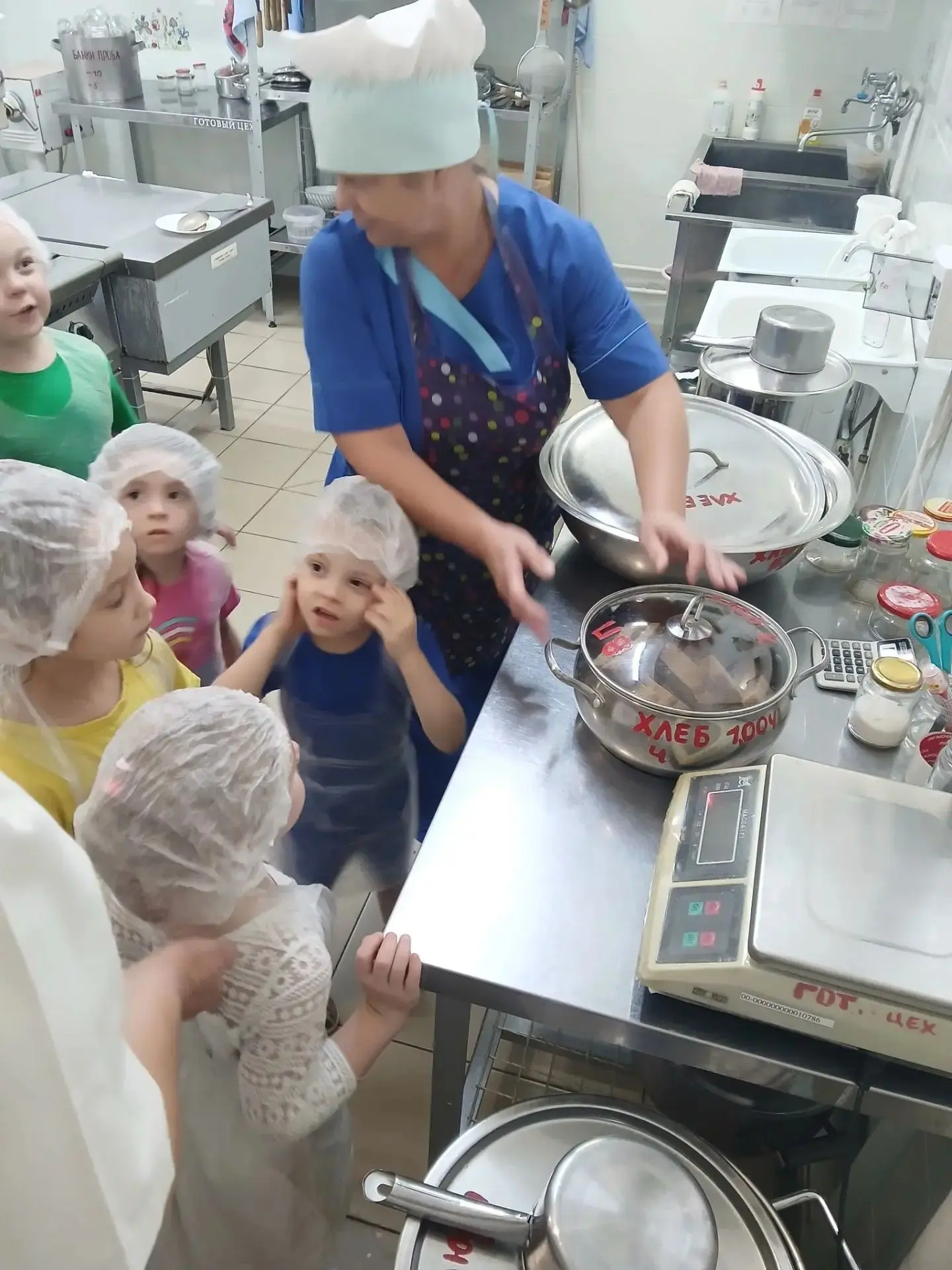 "Спасибо нашим поварам за то, что вкусно готовят для нас!"