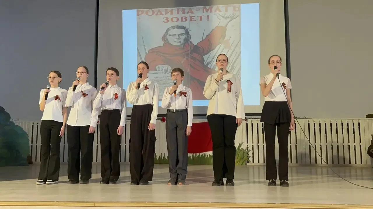 🎶 В нашей школе с огромным успехом прошел концерт «Песни Победы»!  Дорогие друзья! В преддверии вели