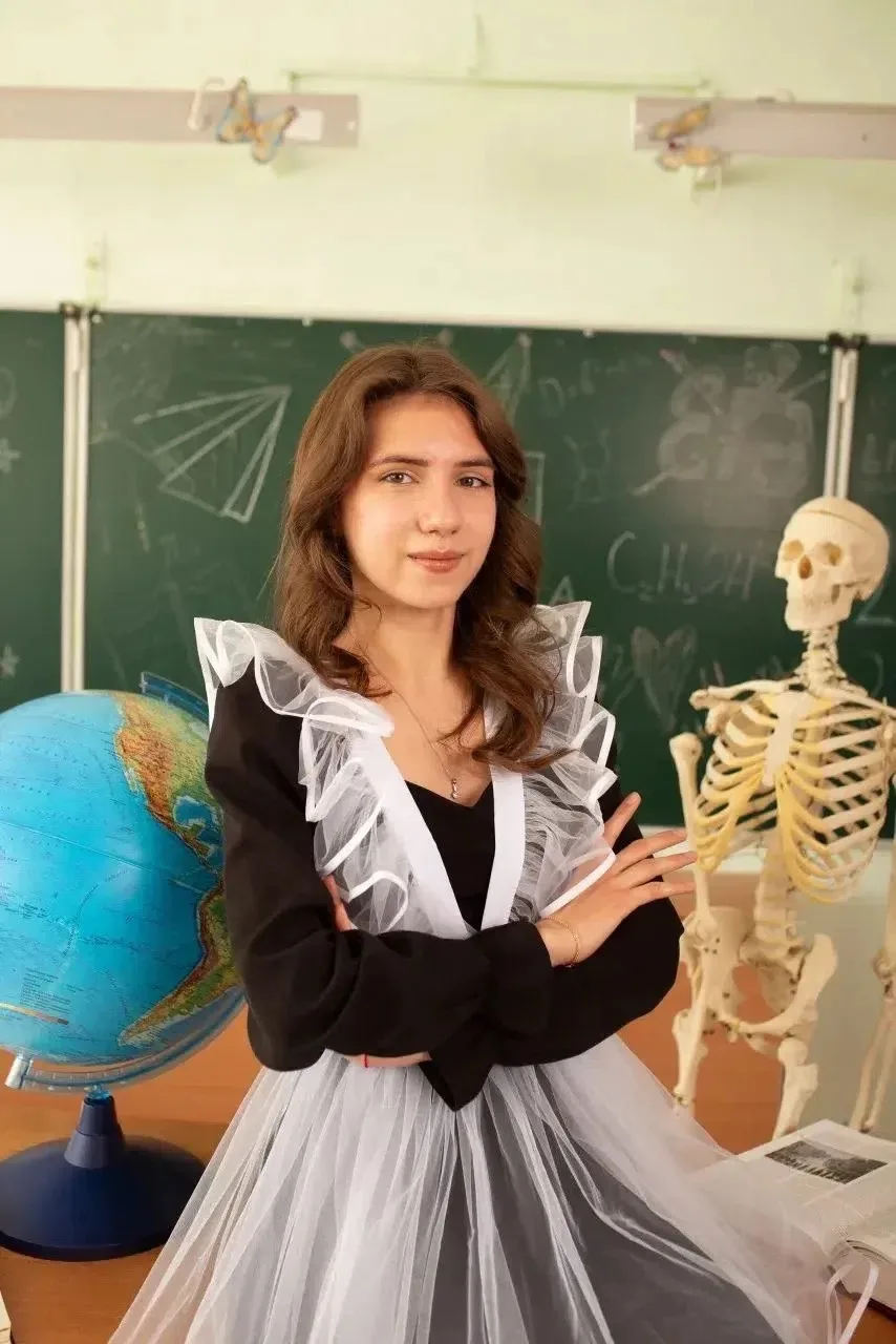 Дорогие выпускники, уважаемые педагоги и родители!

♥️От всего сердца поздравляем вас с блестящим за