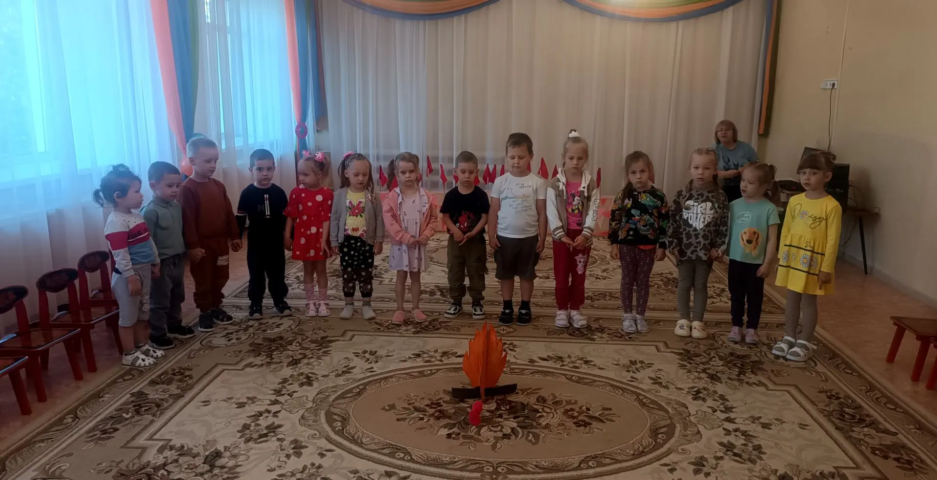 22 июня в нашем детском саду прошел День скорби и памяти. Дети познакомились с историей через презен