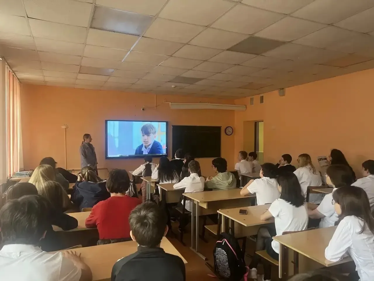 В МОБУ СОШ 53 педагогами-психологами с обучающимися в рамках просветительского проекта о способах пр