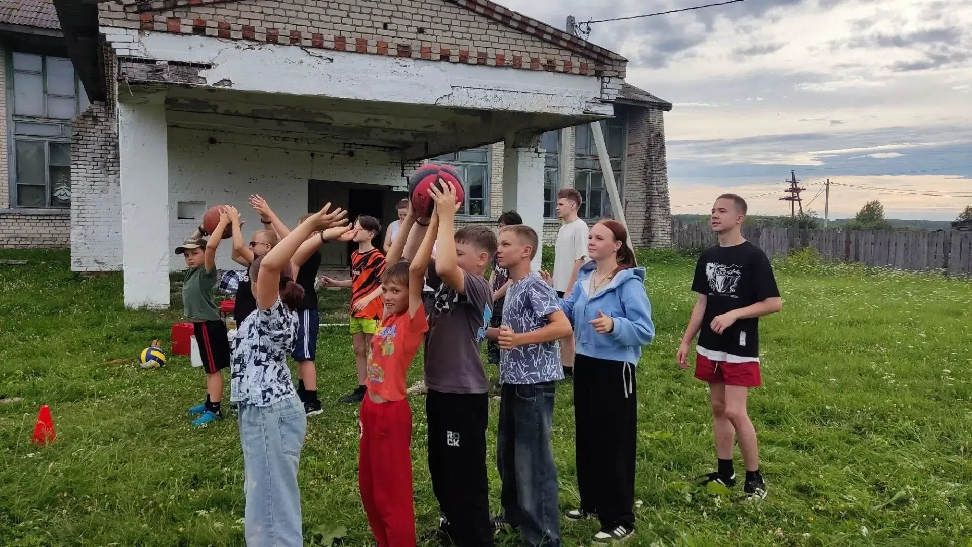 15 июля в Доме культуры в с. Самохвалово под руководством тренера-общественника Панковой Елены прошл