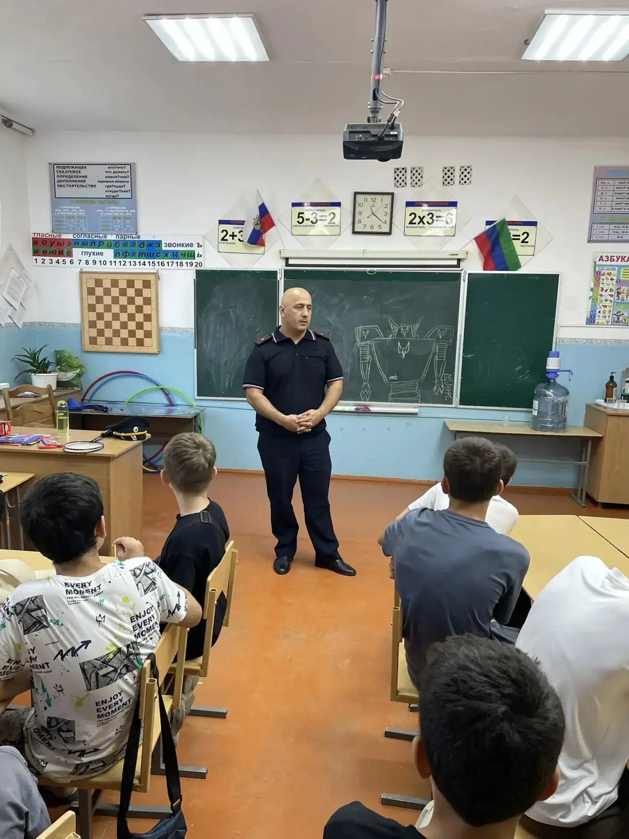 Безопасность — наш общий приоритет

В нашей школе в лагере «Патриот» прошла важная встреча, посвящён
