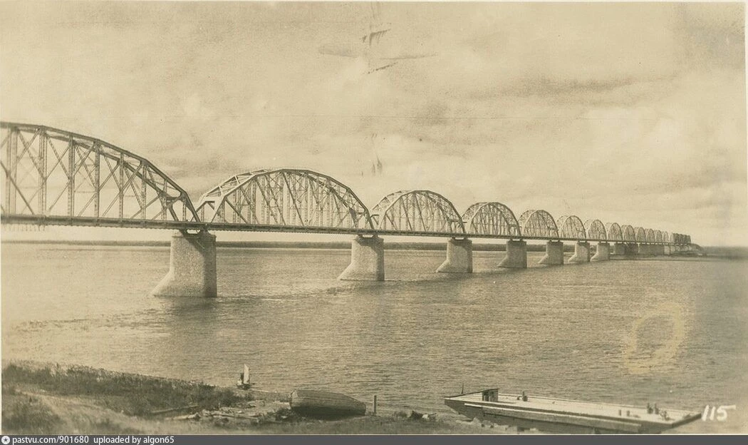 1916 год. Открыто движение поездов по железнодорожному мосту через Амур – последнему ин...