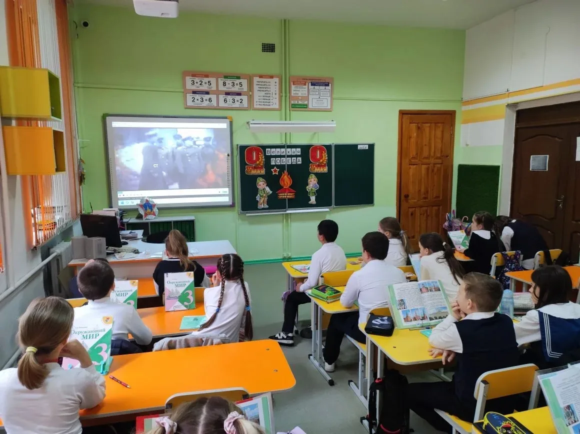 Сегодня в 3 «А» классе нашей школы под руководством заместителя директора по воспитательной работе А
