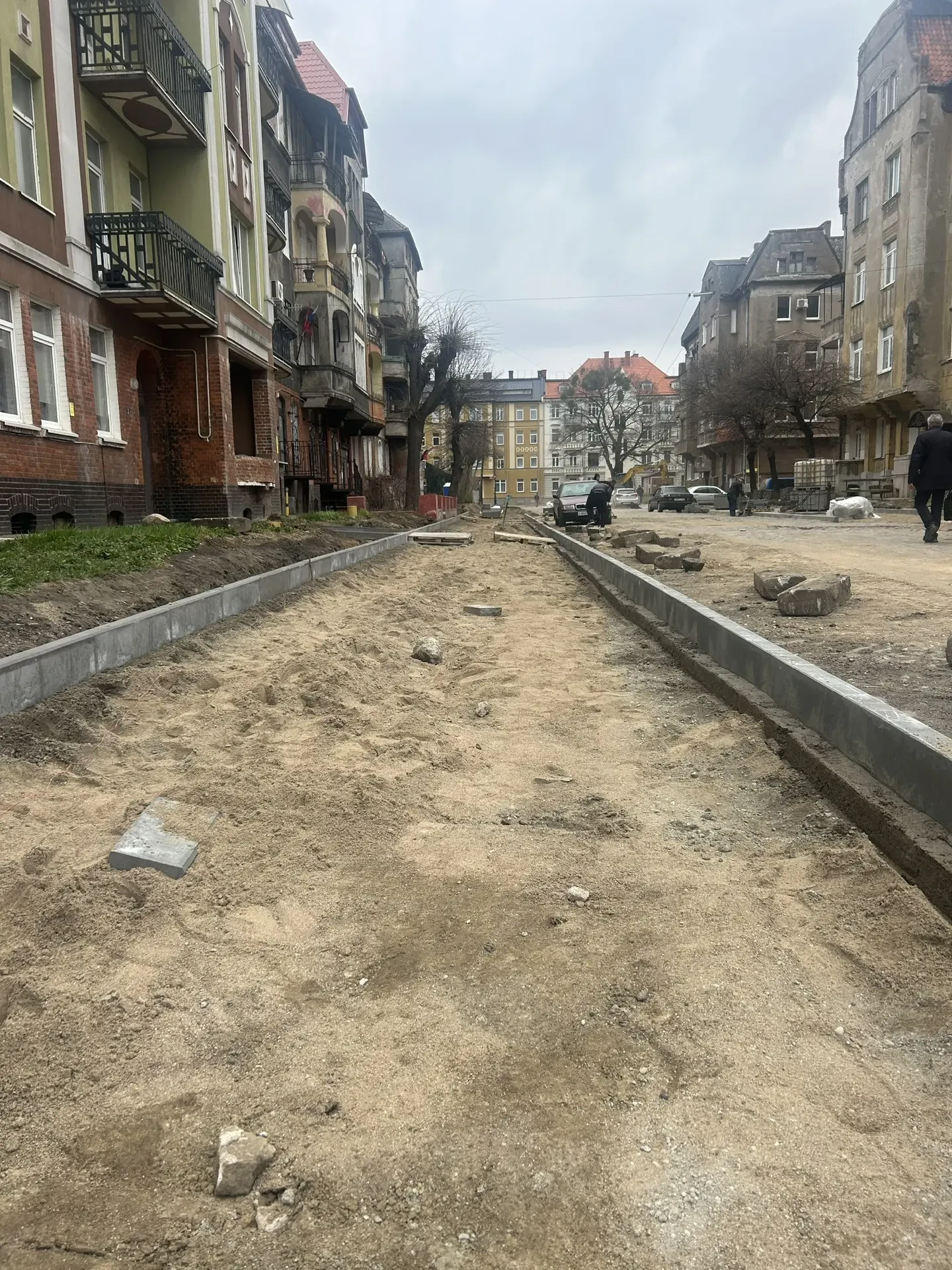 В Черняховске на ул. Гвардейской приводят в порядок тротуар  Отметим, на сегодняшний день Черняховск
