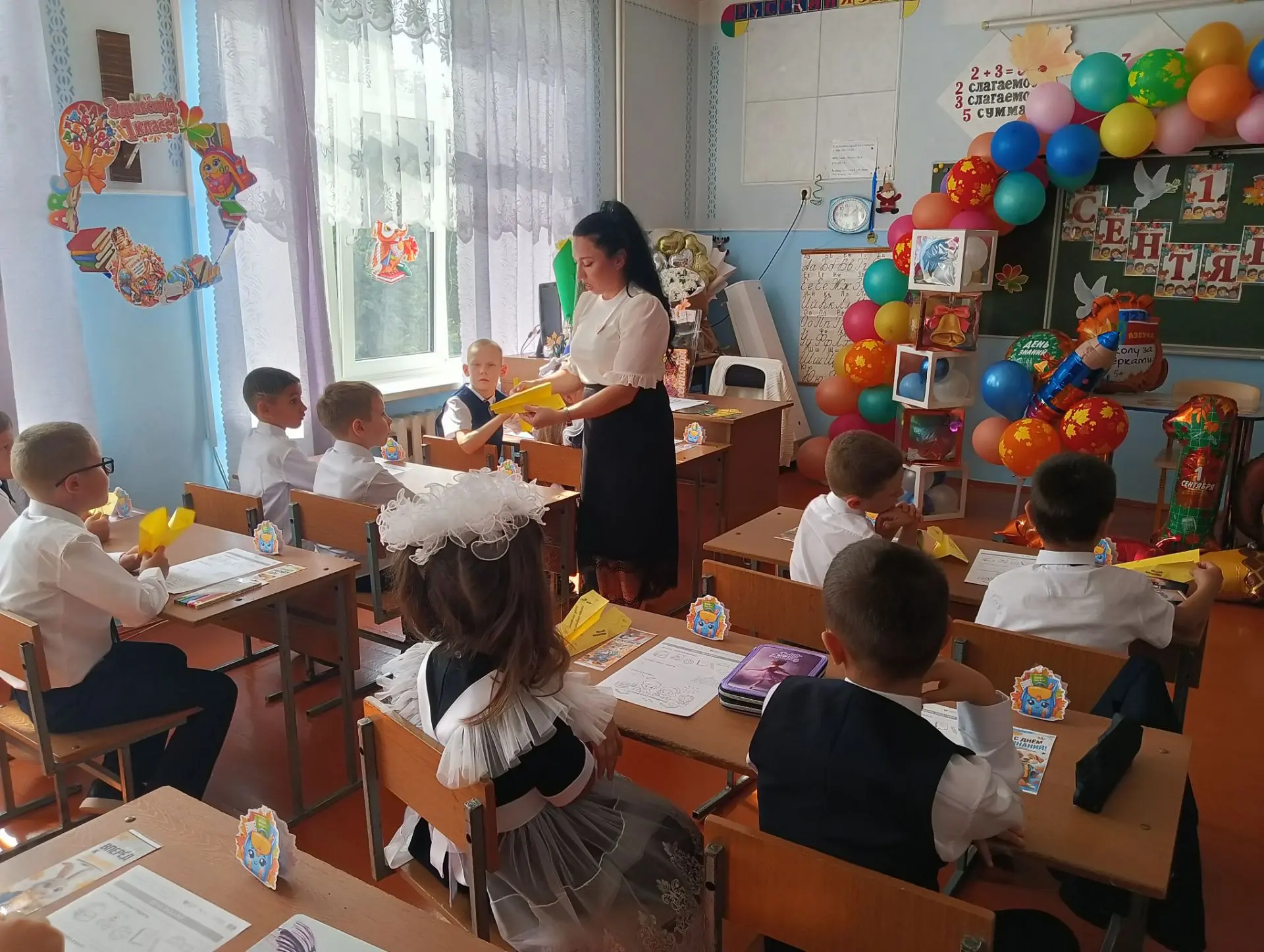 ✨ Сегодня, 1 сентября, в нашей школе прошла Всероссийская акция «Самолётик будущего» в ...