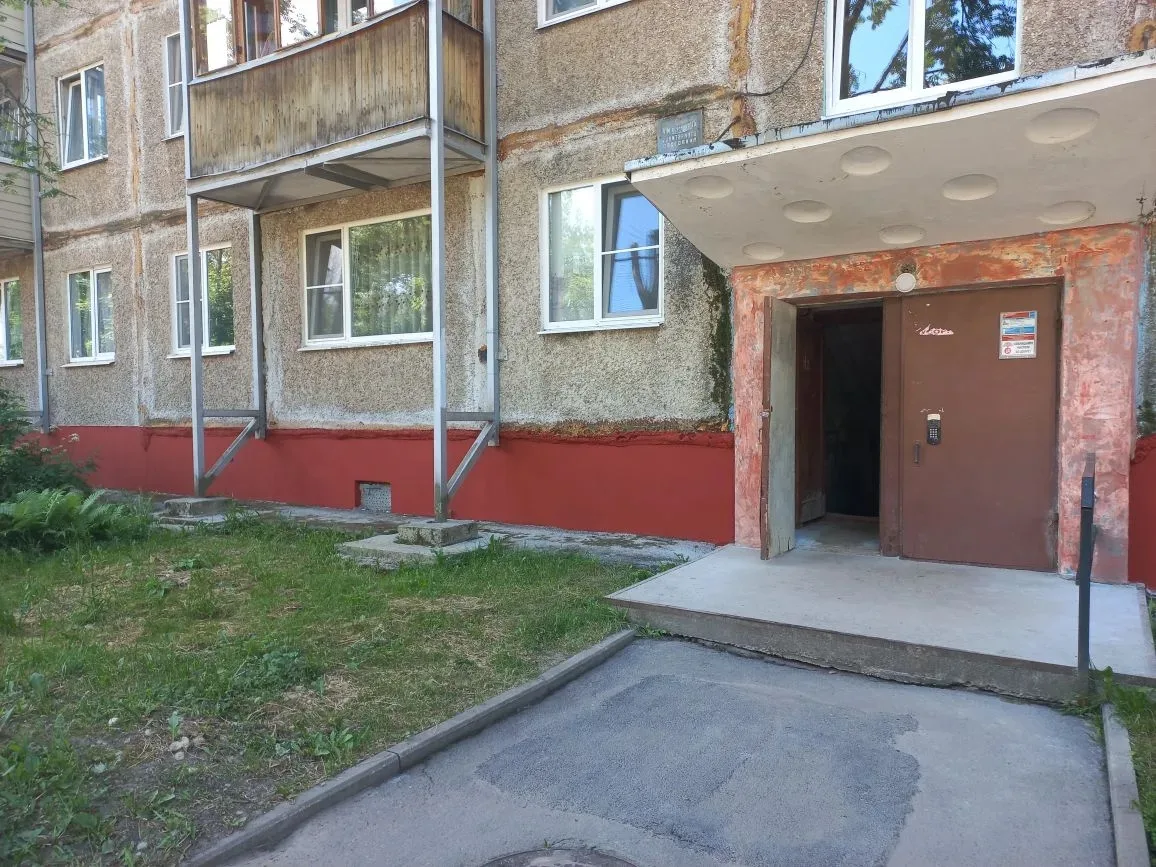 Начало капитального ремонта дома Лакина 133а.

* косметический ремонт цоколя;
* замена окон;
* обнов
