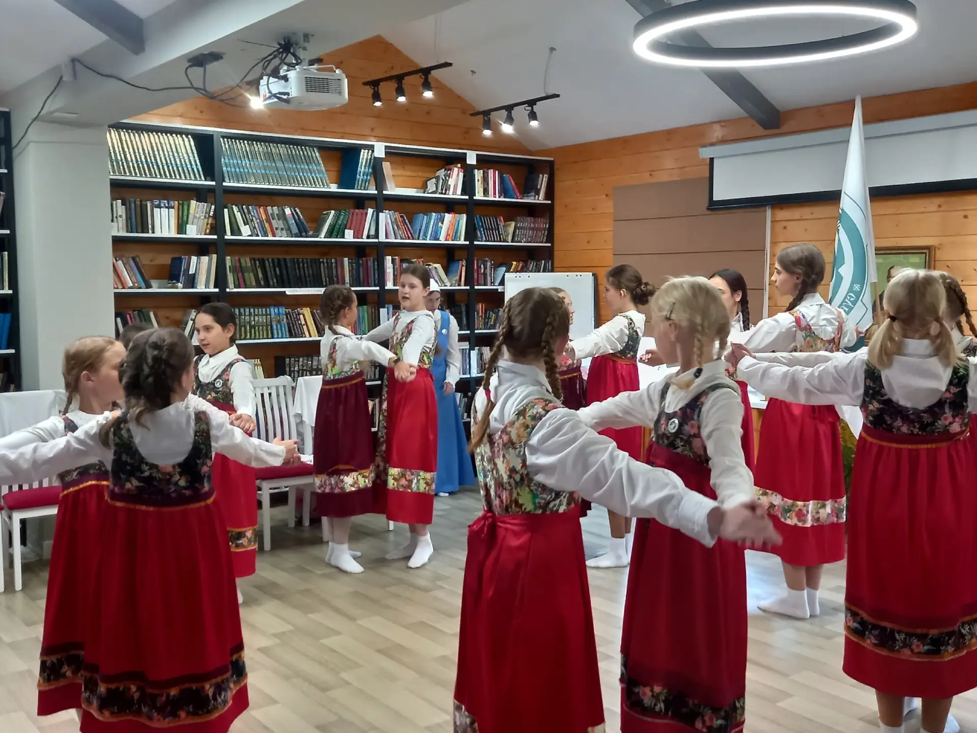 Лето уже осталось позади, но его самые тёплые страницы хочется перечитывать снова ☀📖