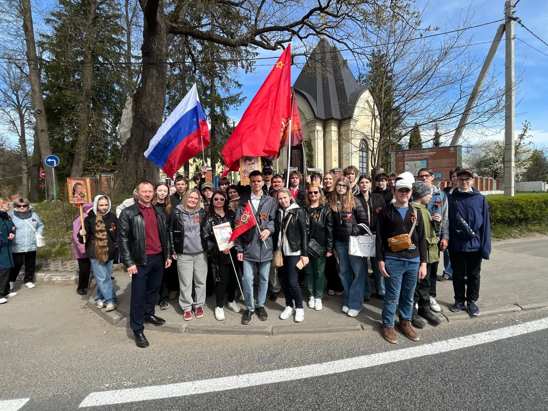 В едином строю памяти: «Всеволожский ЦО» — в рядах «Бессмертного полка» 🇷🇺  МОБУ «СОШ «Всеволожский 