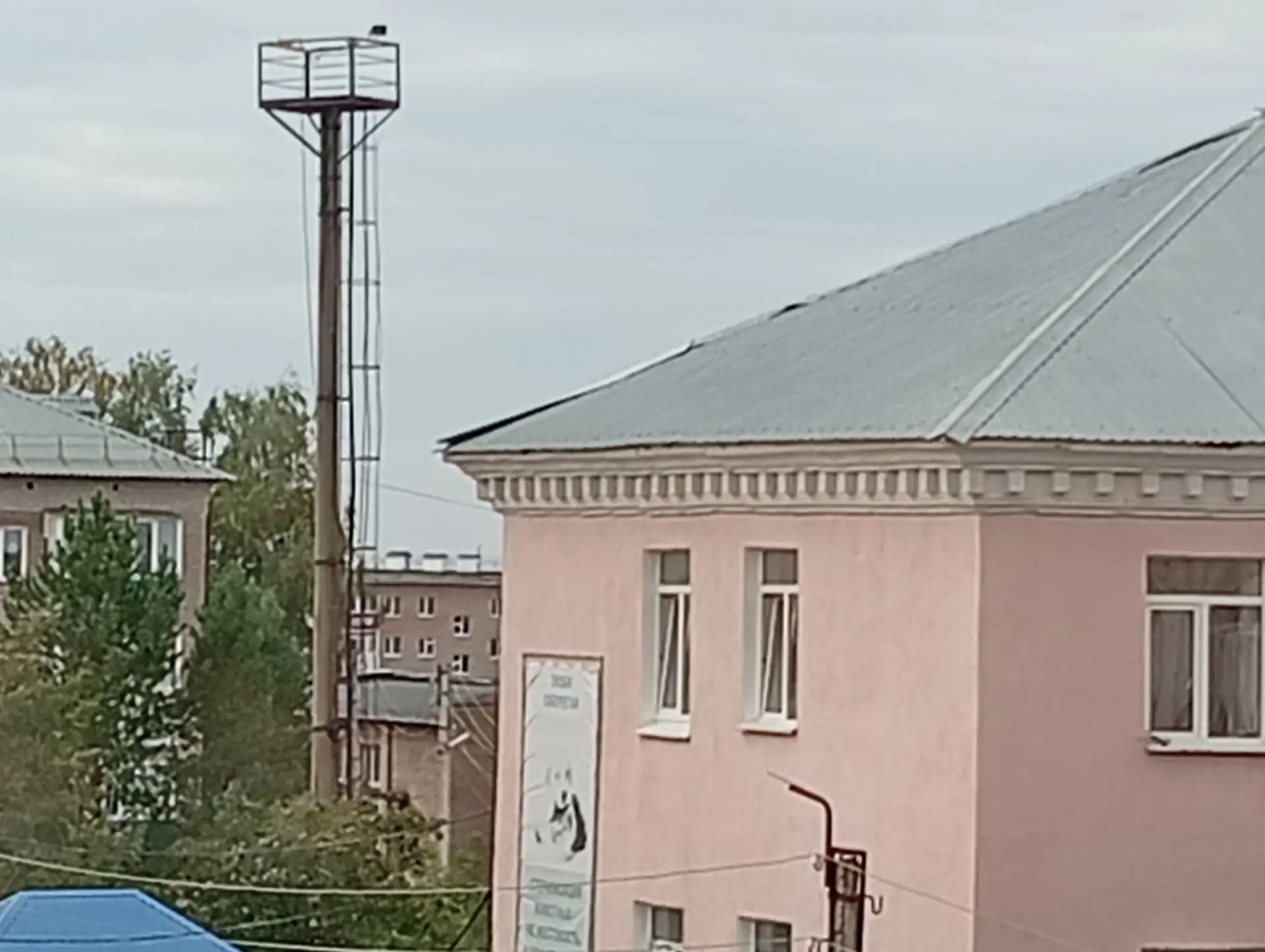 Обращение, директору Ук. Алмаз вы когда крышу сделаете нормально? ждете опять чтоб чп с...