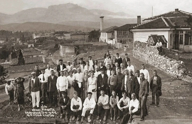 Группа туристов на отдыхе в Алуште. 1936 год.
