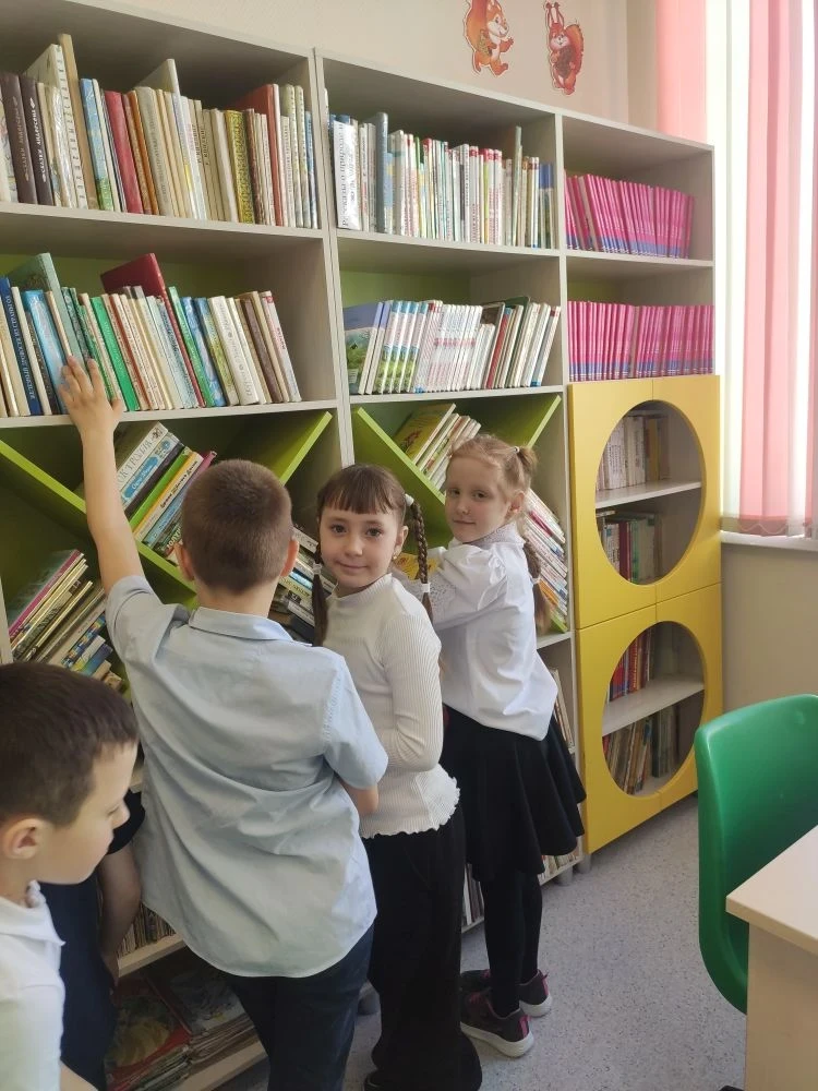 В 2026 году с 28 марта по 5 апреля проходит Всероссийская неделя детской книги. Ребята 1В класса отп