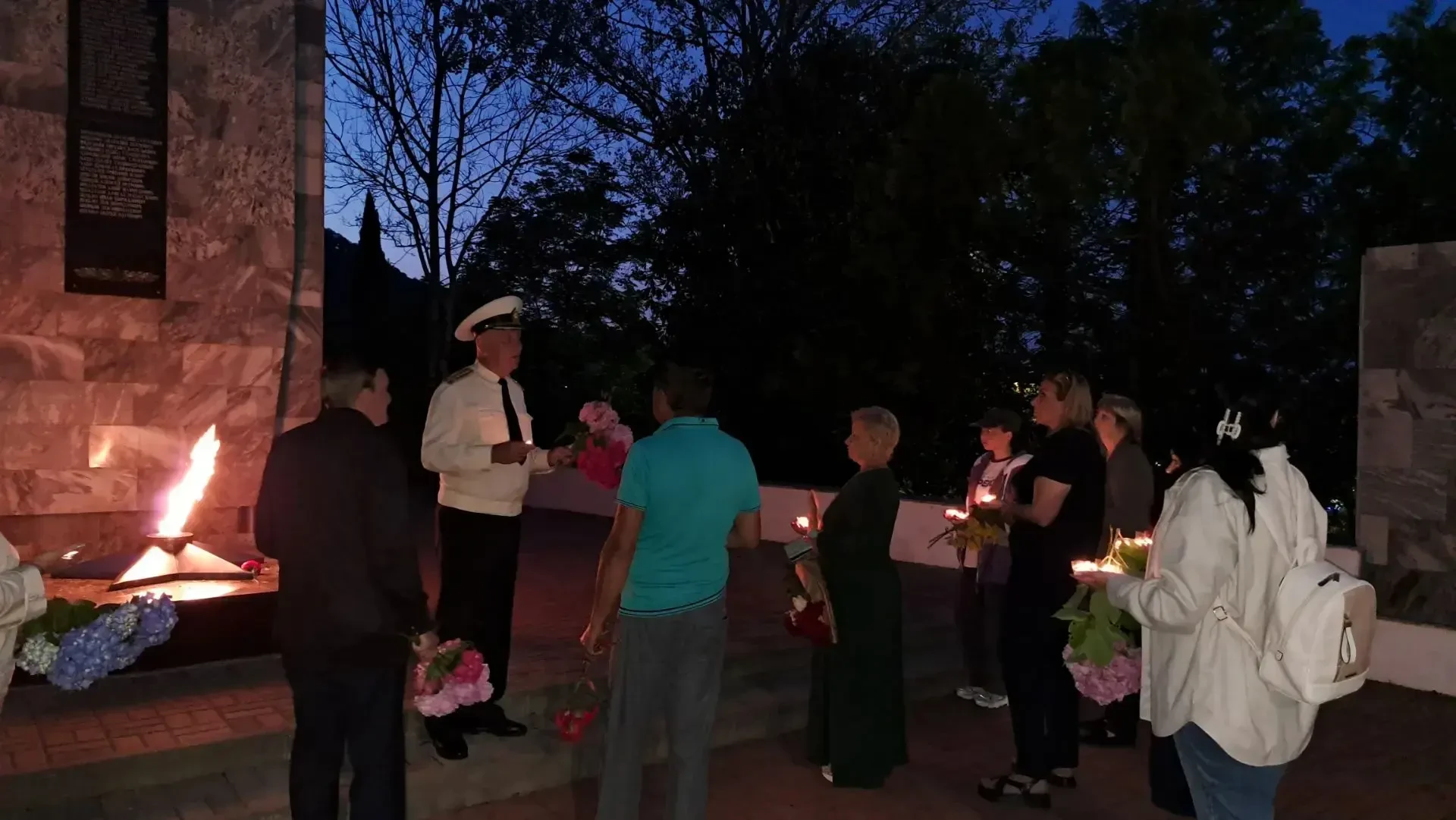 22 июня — День памяти и скорби
 
22 июня, в День памяти и скорби,  у Памятного знака погибшим односе
