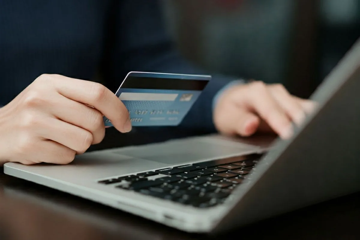 17-летняя оренбурженка продала банковскую карту за 10 000 рублей: возбуждено уголовное ...