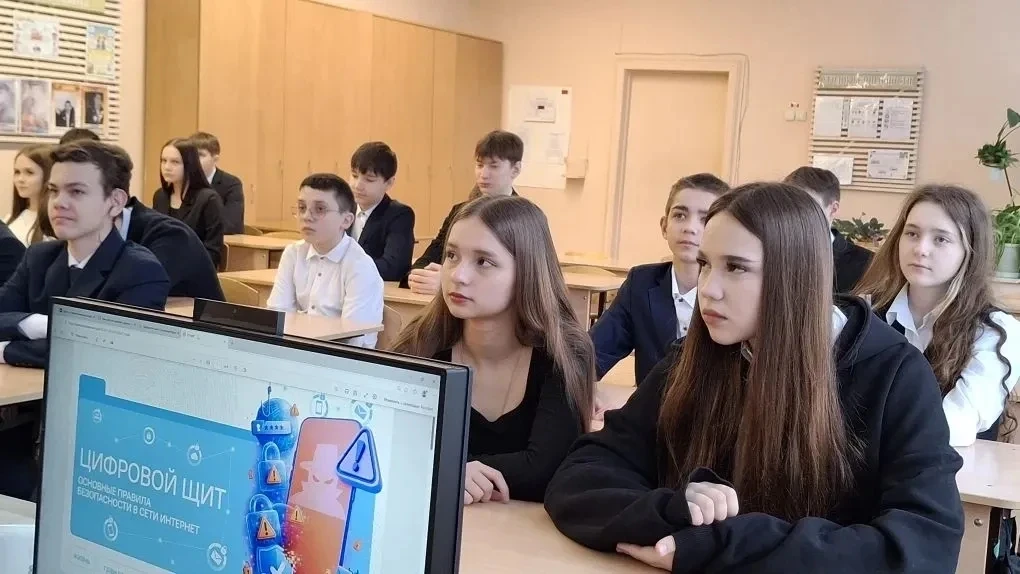 В чебоксарских школах прошли традиционные «Разговоры о важном».   Сегодня занятия были посвящены циф