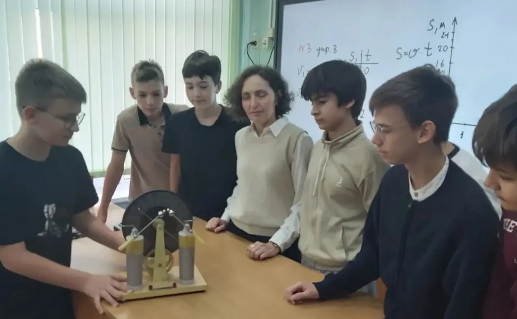 ⚛️ В нашей школе стартовала «Физико-математическая вертикаль»!