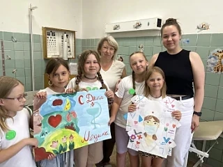 Сегодня мы от всей души поздравляем нашего школьного врача ,Марию Александровну,с Днём медика! ❤️Бла