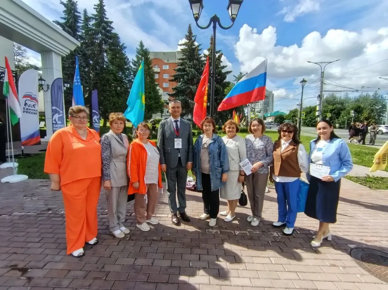 Учителя нашей школы Екатерина Владимировна Мошкова и Галина Витальевна Кузьмина приняли участие в то