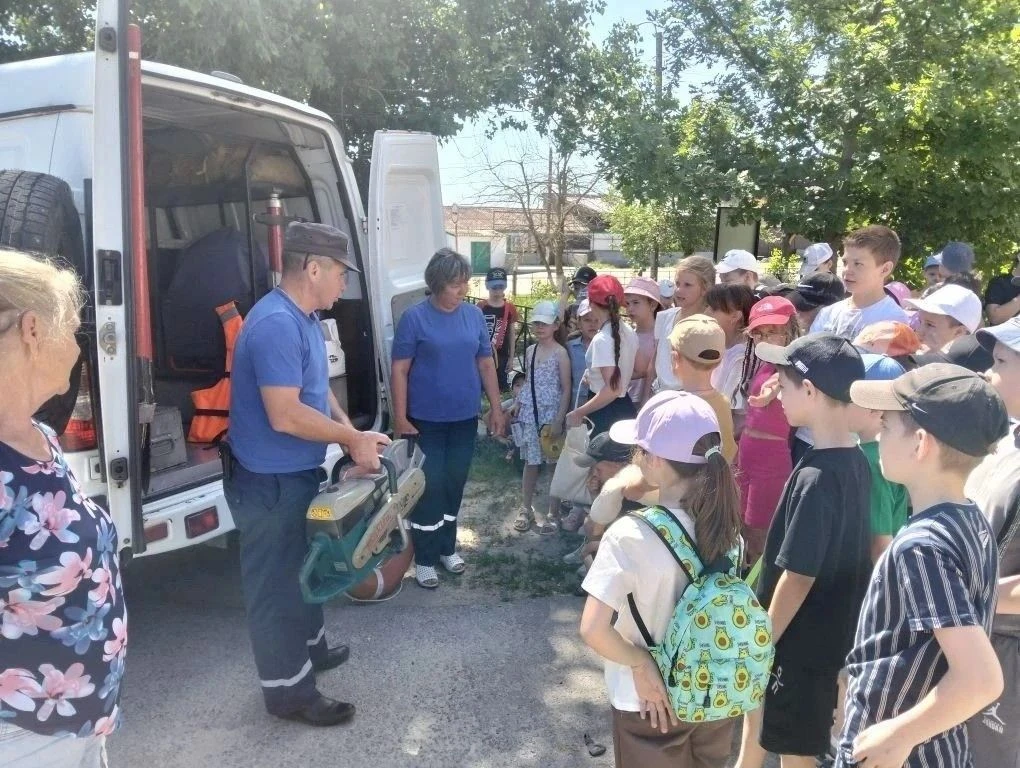 😎🏊🤽🚣Лето, солнце, каникулы… Спасатели уже с лекциями.