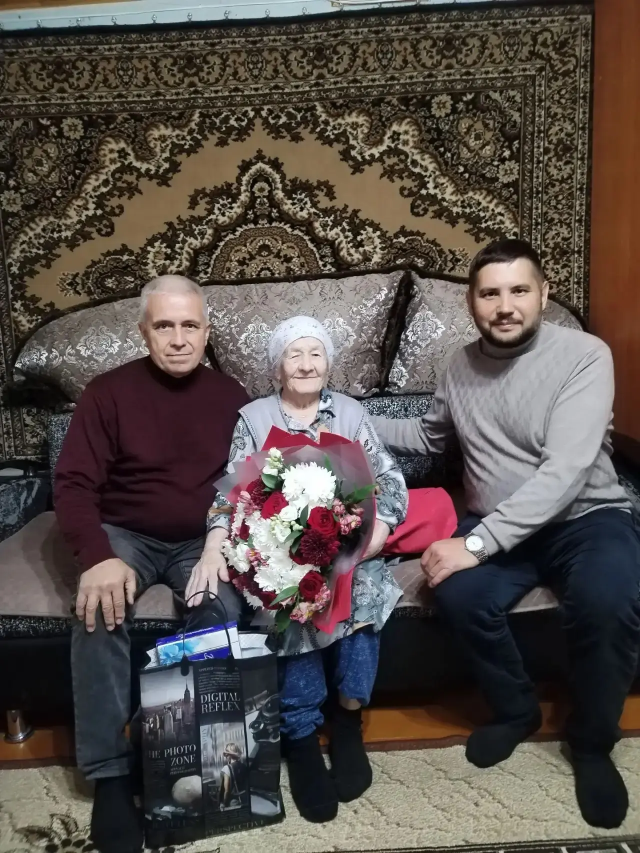 Бүген, Өлкәннәр көне уңаеннан, районыбызның иң олы кешесе — Галеева Хәзирә Мөхәммәтвәли...