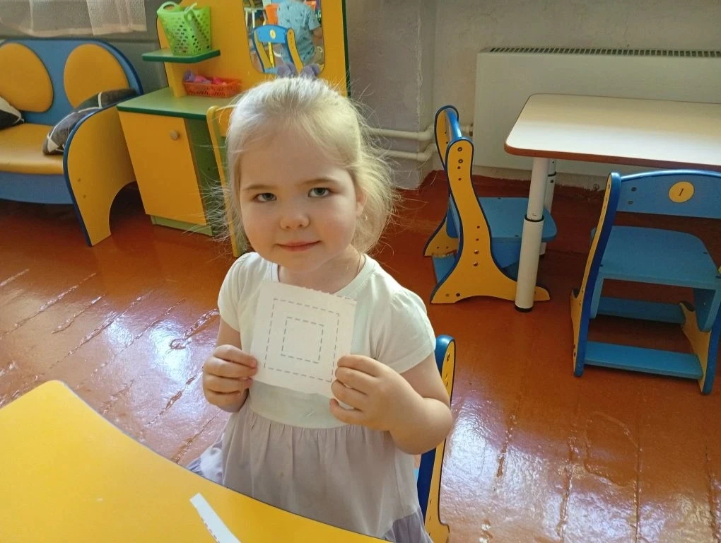Работа с ножницами – одно из самых полезных занятий для детей дошкольного возраста. Выр...