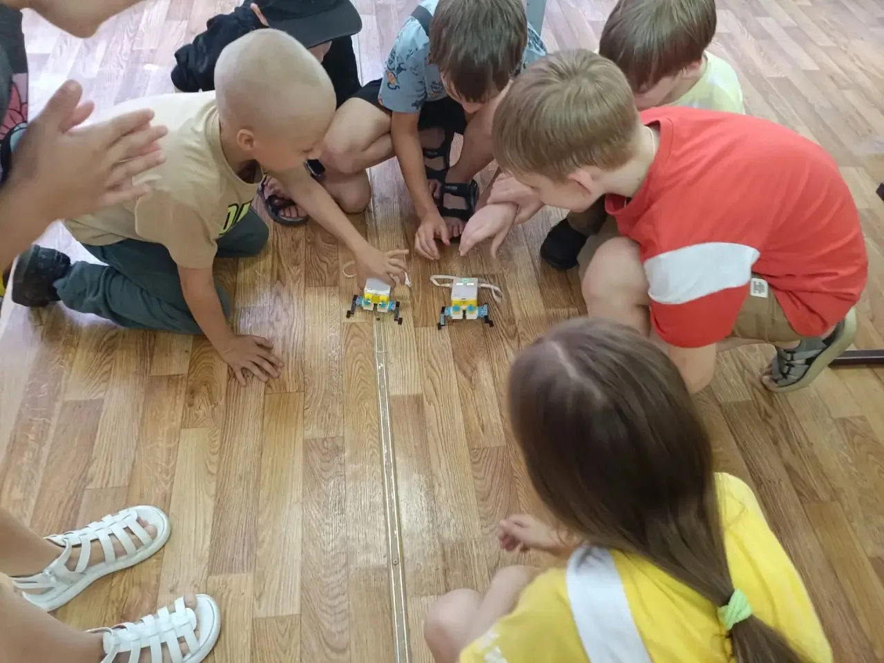 🚀 В «Краски лета» приехал «Кванториум»! 🚀

17 июня в пришкольном лагере случилось настоящее технол